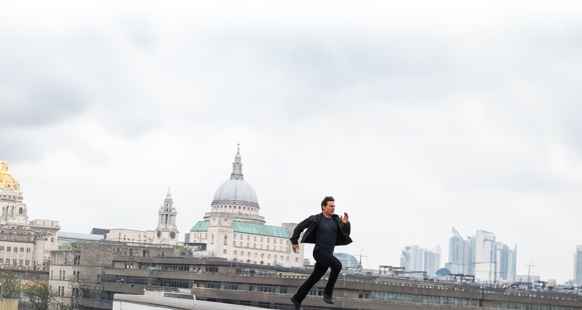 Ethan Hunt running above the buildings for a mission